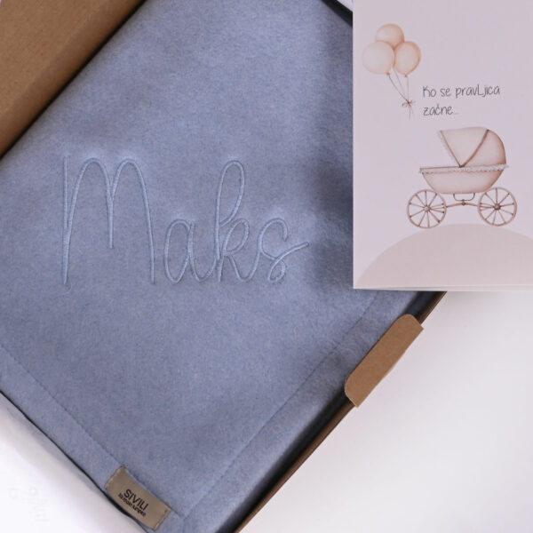 Odeja v darilnem paketu za novorojencka